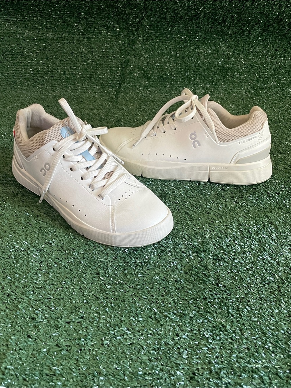 On The Roger Centre Court Sneakers Women’s size 6.5 White